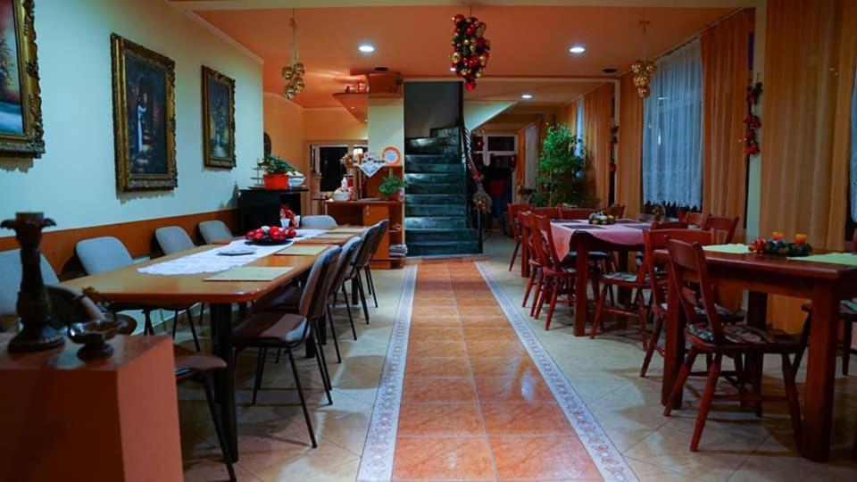 Motel Ioanis Mindruloc ภายนอก รูปภาพ